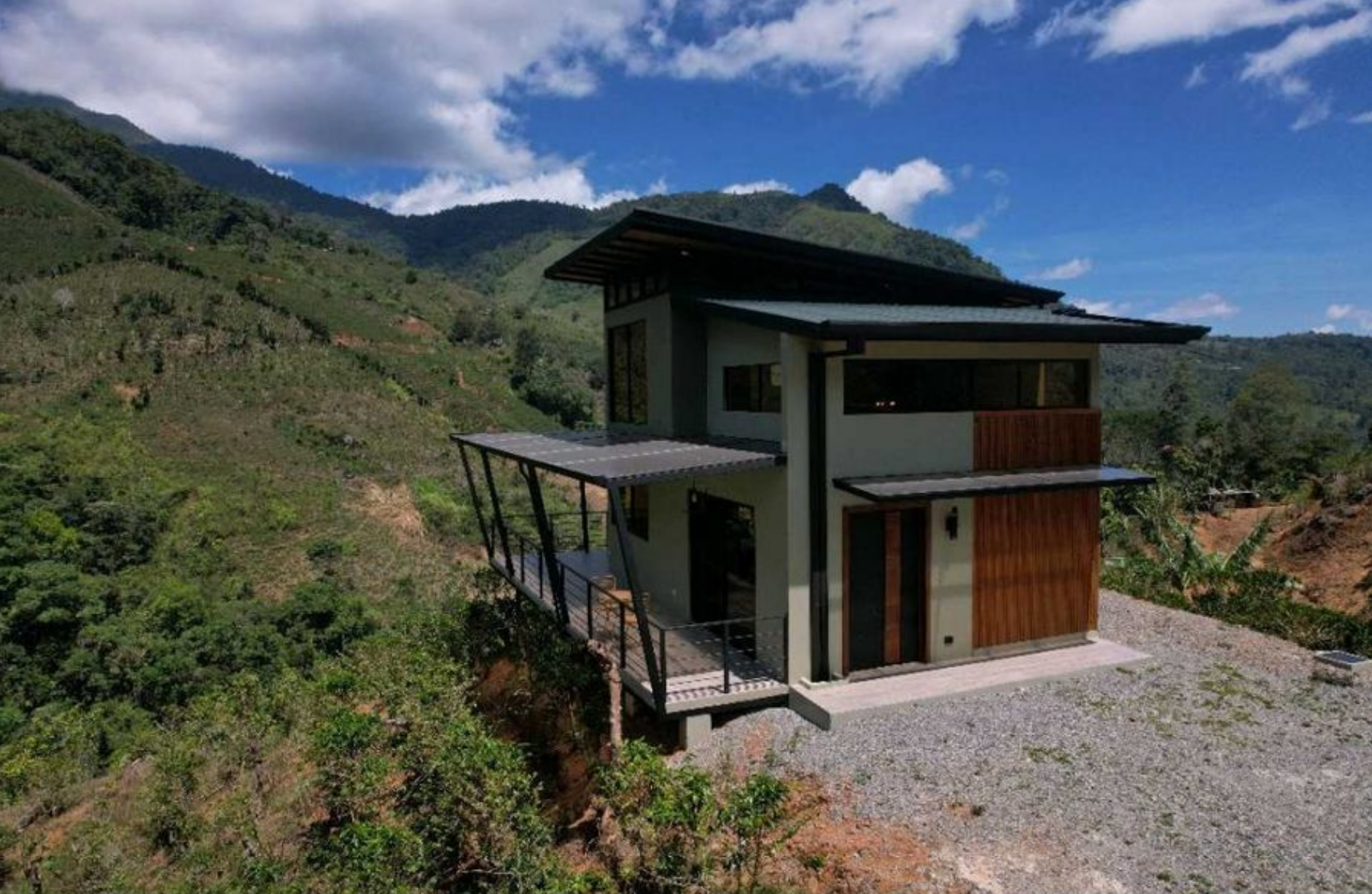 MODERN COUNTRY HOUSE WITH GUEST COTTAGE AMIDST A COFFEE PLANTATION