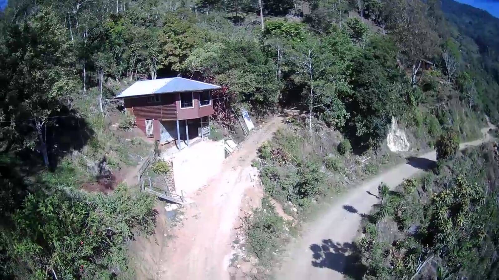 🌳🏞️ Rustic Mountain Retreat for Sale! 🏞️🌳