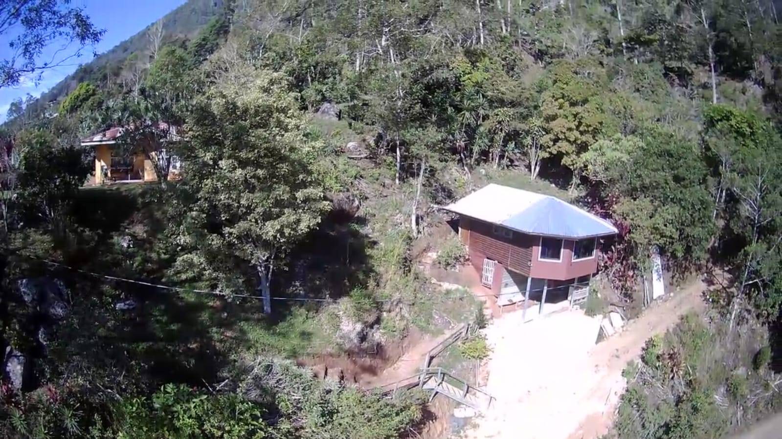 🌳🏞️ Rustic Mountain Retreat for Sale! 🏞️🌳