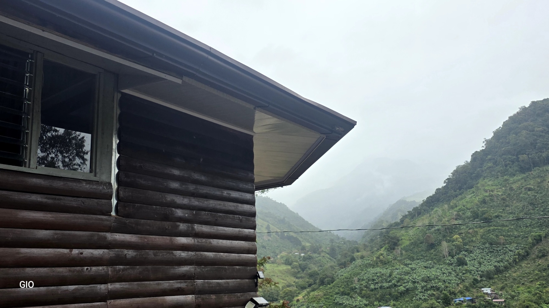 🌳🏞️ Rustic Mountain Retreat for Sale! 🏞️🌳