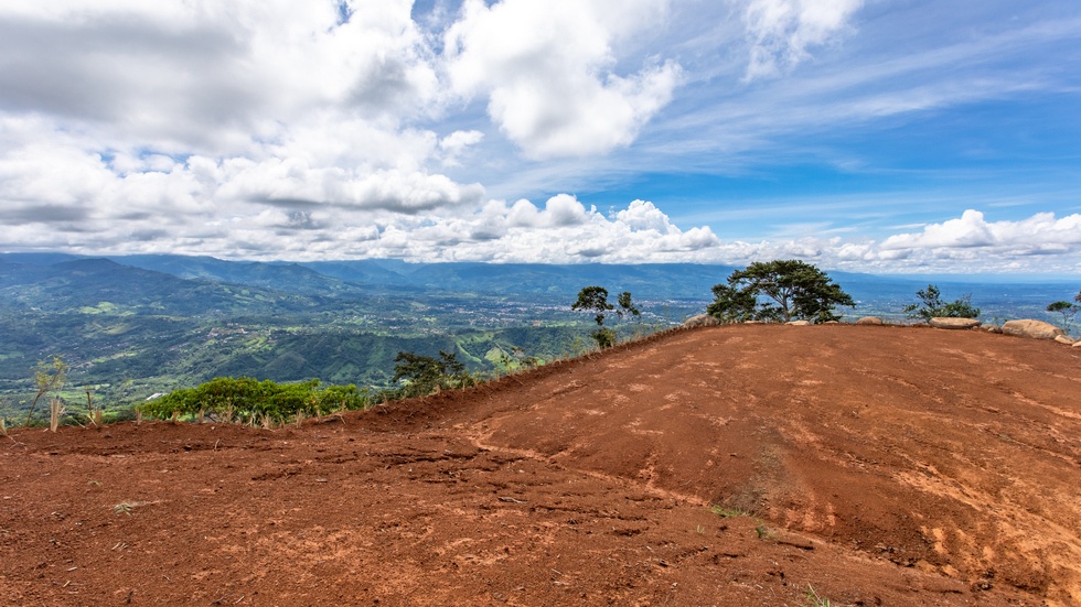  Spectacular Property with Chirripo Mountain  and San Isidro City Views