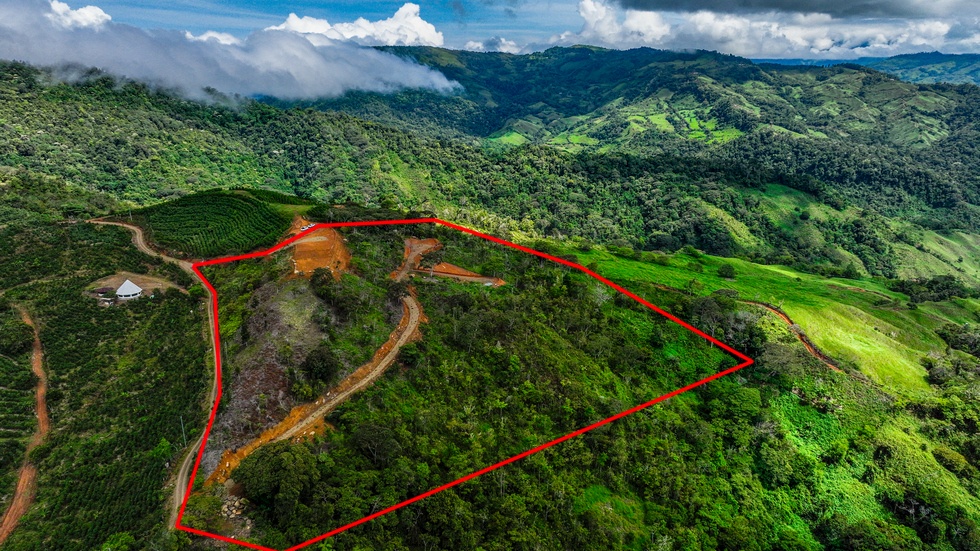  Spectacular Property with Chirripo Mountain  and San Isidro City Views