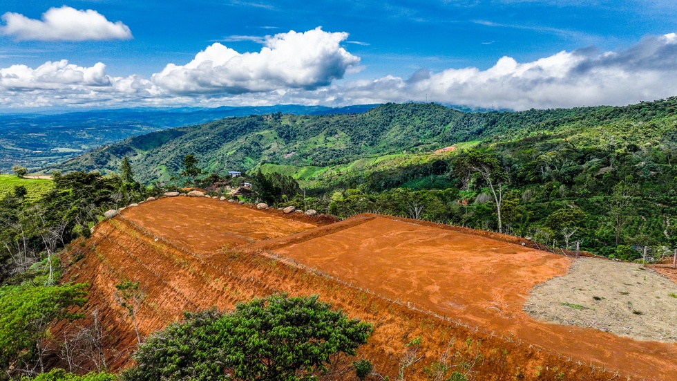  Spectacular Property with Chirripo Mountain  and San Isidro City Views