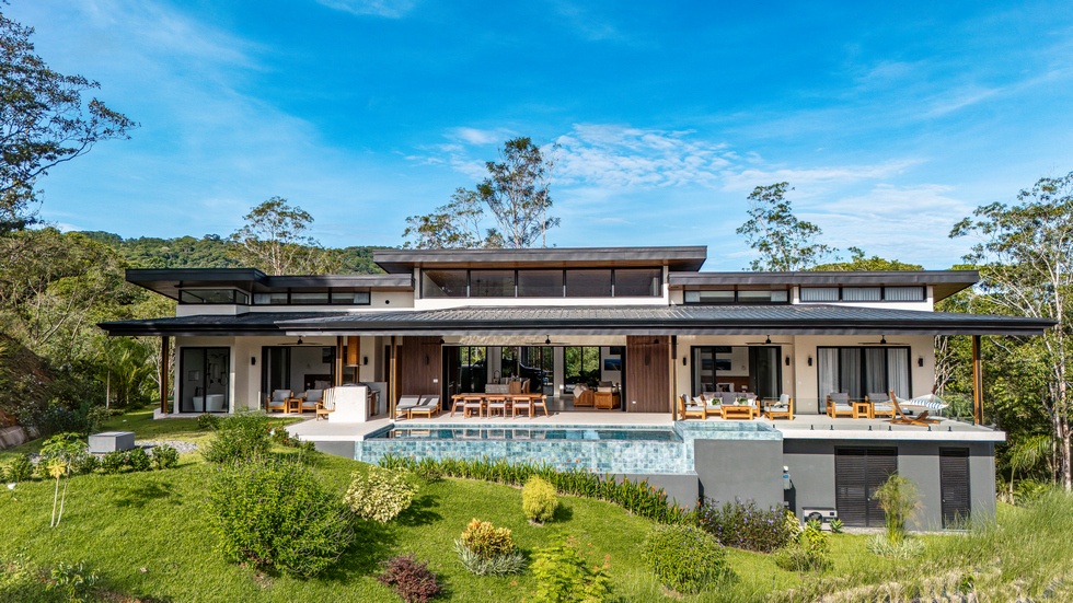 3 Bedroom Luxury Modern Tropical Home in Dominical