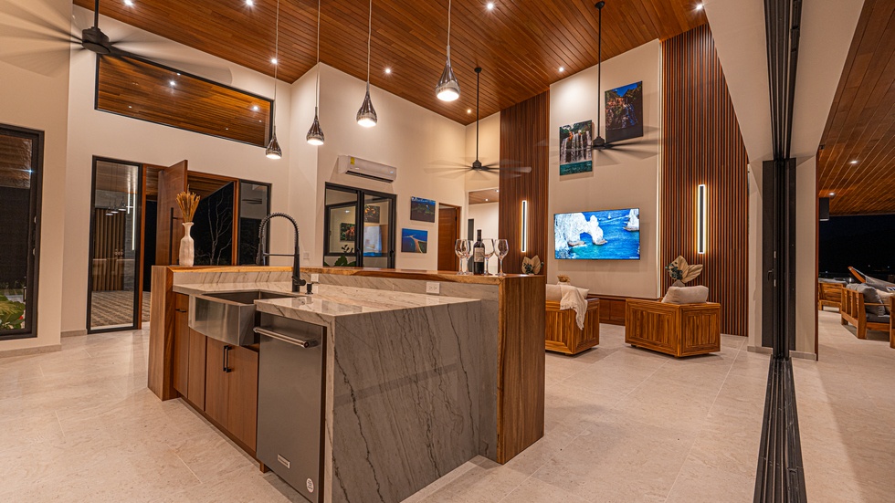 3 Bedroom Luxury Modern Tropical Home in Dominical