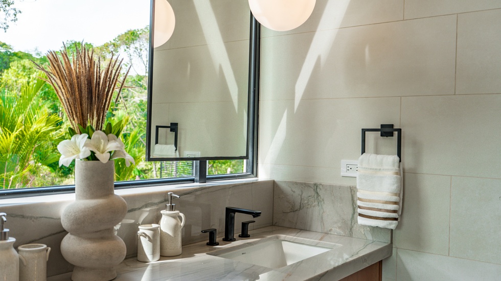 3 Bedroom Luxury Modern Tropical Home in Dominical