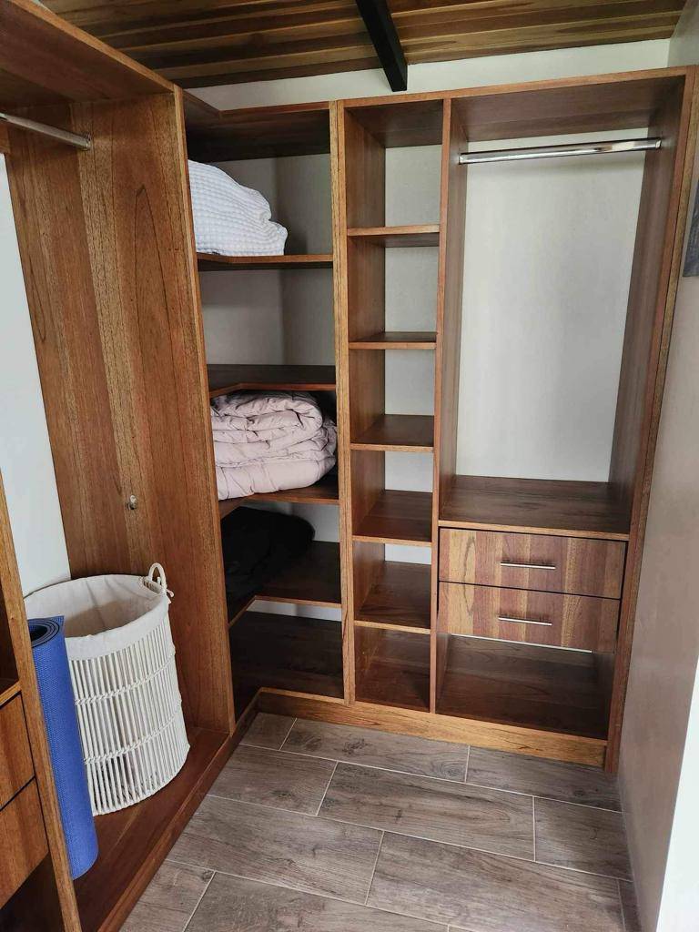 MODERN COUNTRY HOUSE WITH GUEST COTTAGE AMIDST A COFFEE PLANTATION