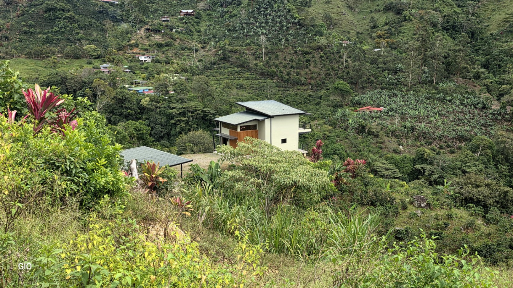 MODERN COUNTRY HOUSE WITH GUEST COTTAGE AMIDST A COFFEE PLANTATION