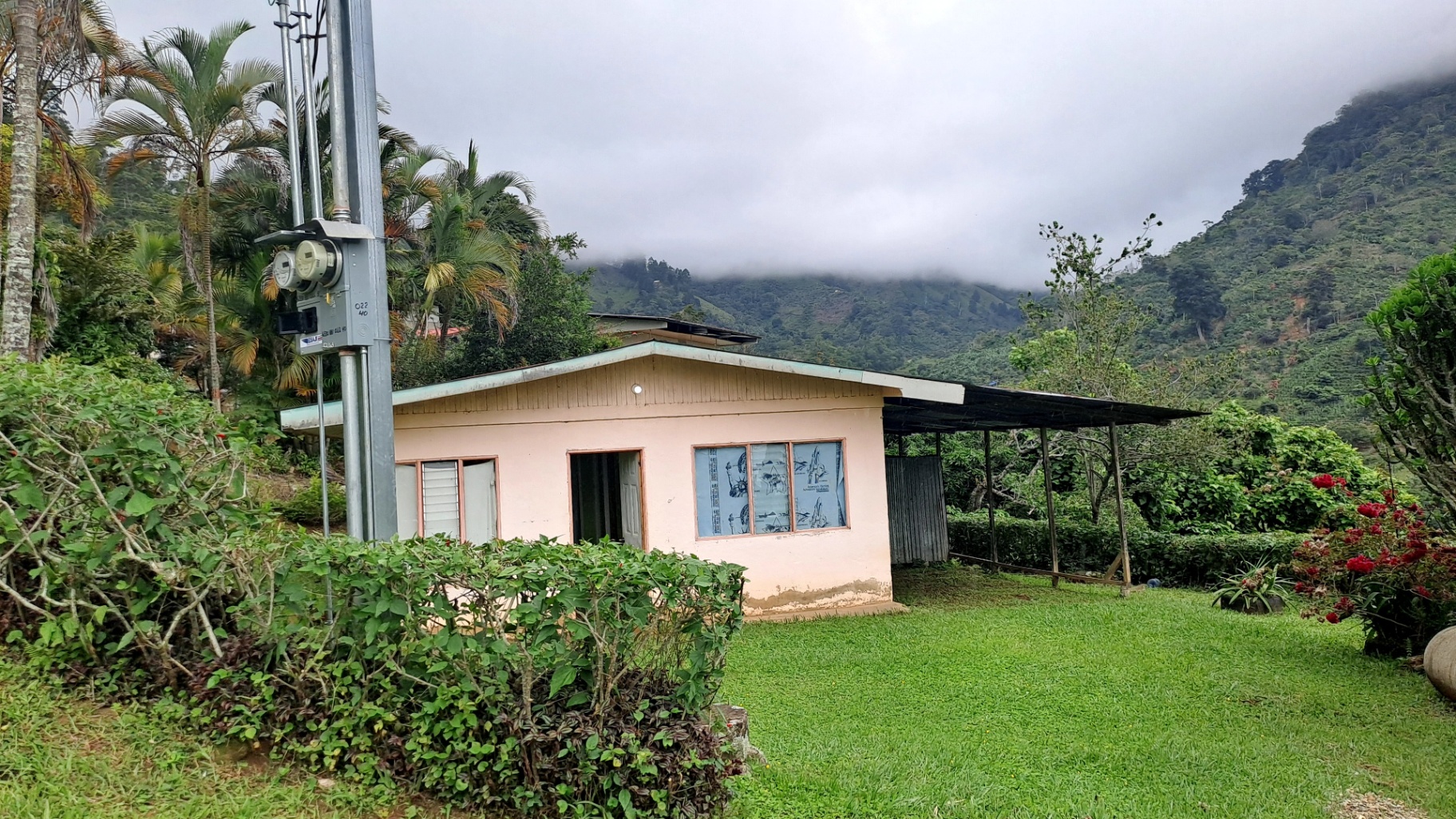 MODERN COUNTRY HOUSE WITH GUEST COTTAGE AMIDST A COFFEE PLANTATION