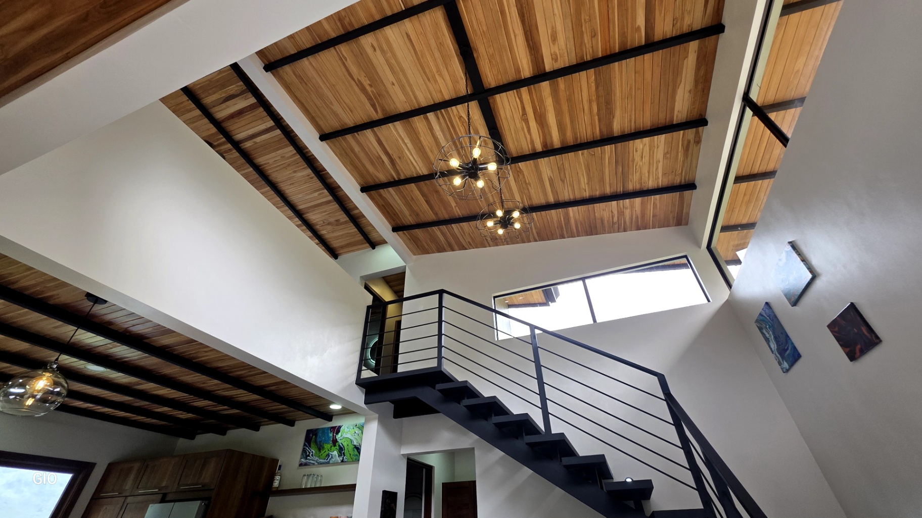 MODERN COUNTRY HOUSE WITH GUEST COTTAGE AMIDST A COFFEE PLANTATION