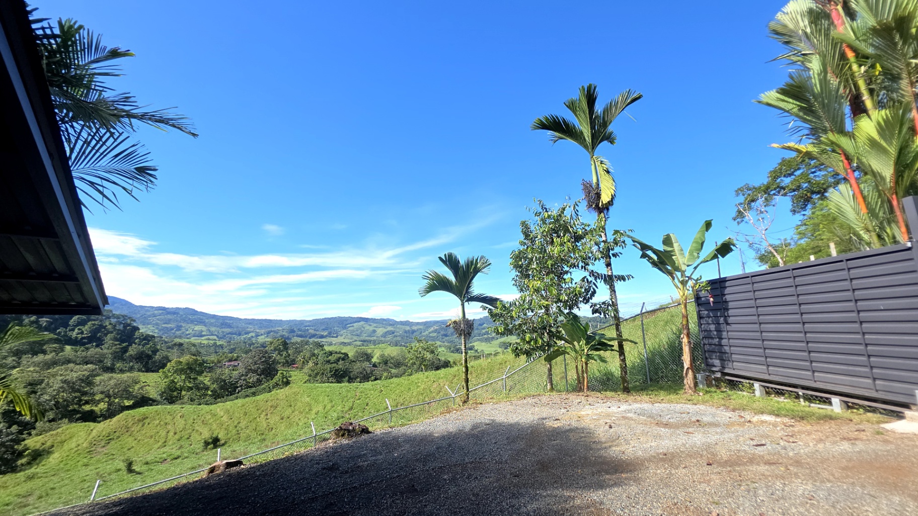 Mountain Peace, Beach Vibe: 15-Acre Paradise!