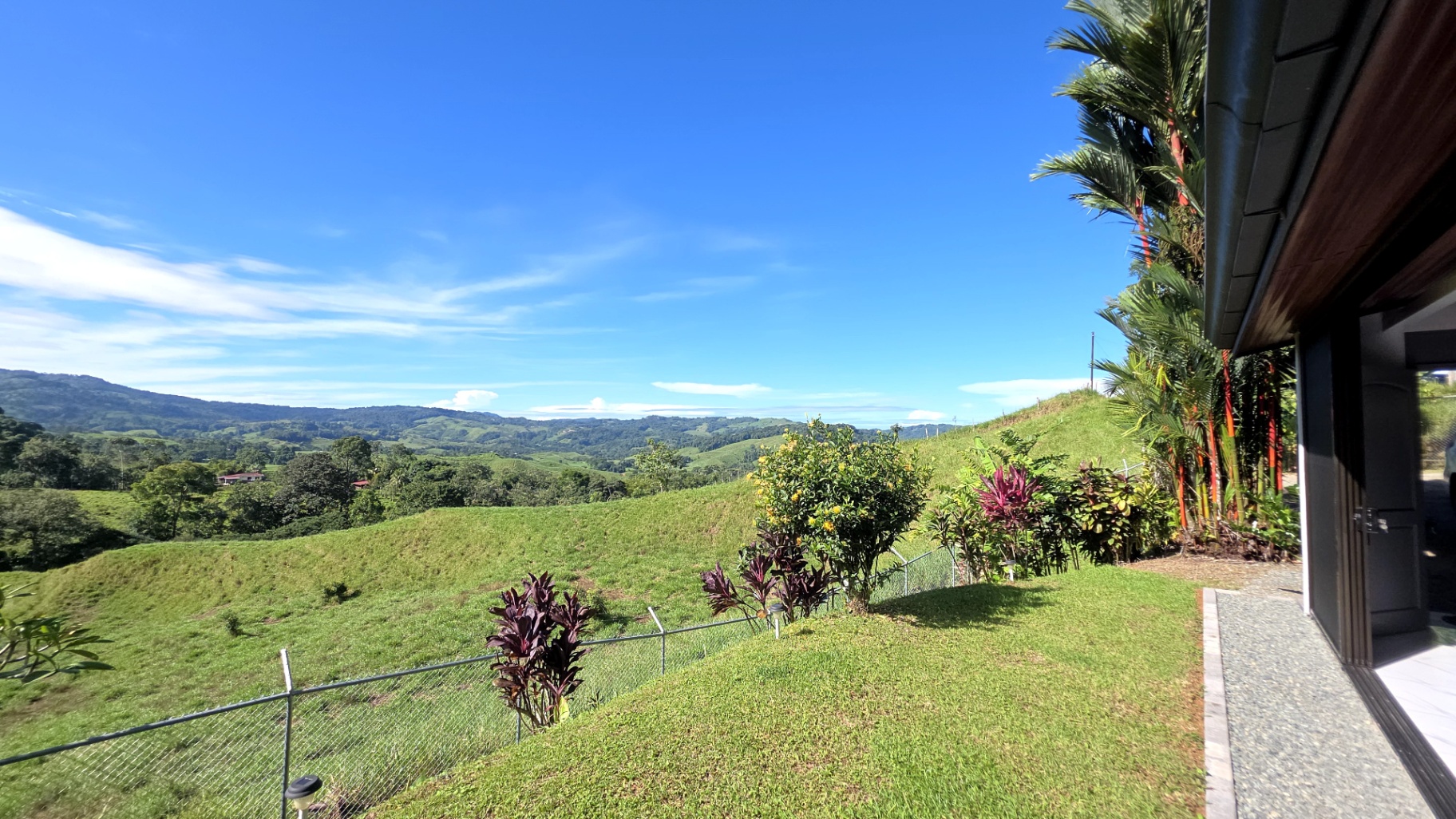 Mountain Peace, Beach Vibe: 15-Acre Paradise!