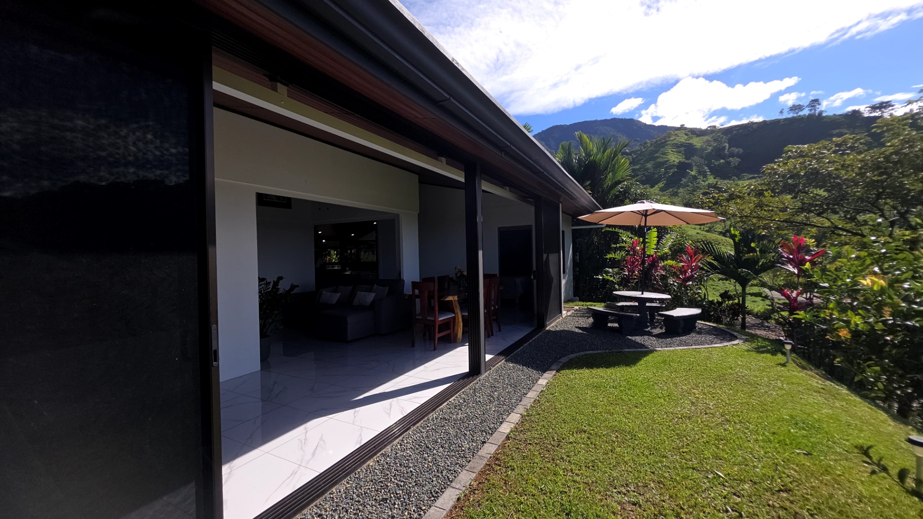 Mountain Peace, Beach Vibe: 15-Acre Paradise!