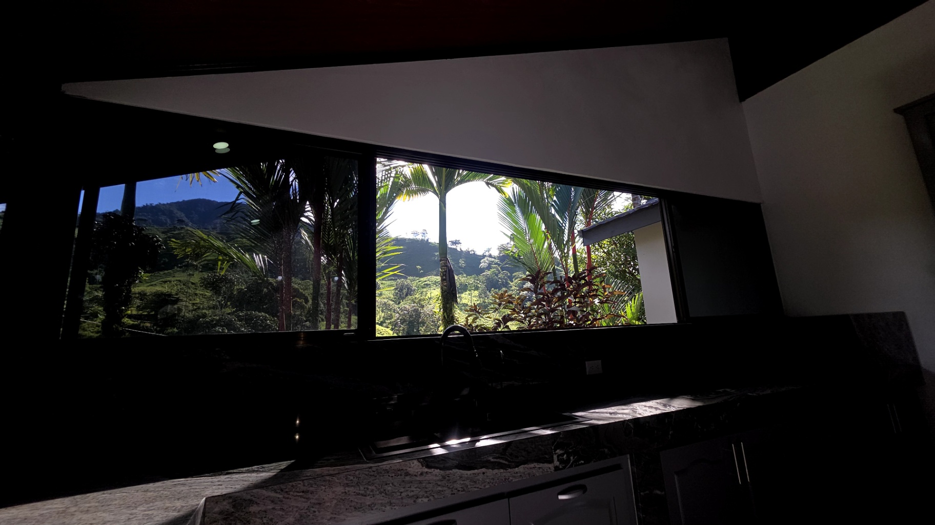 Mountain Peace, Beach Vibe: 15-Acre Paradise!