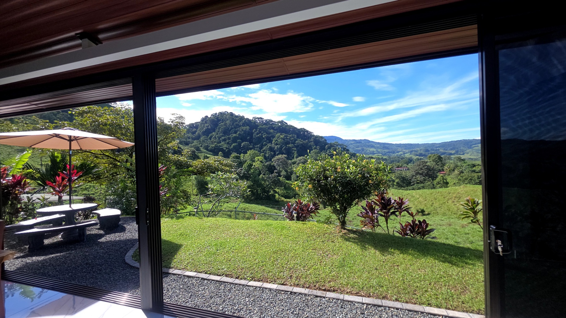 Mountain Peace, Beach Vibe: 15-Acre Paradise!