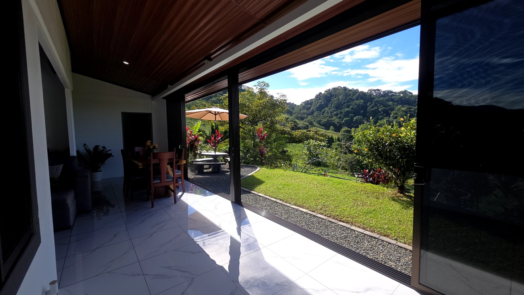 Mountain Peace, Beach Vibe: 15-Acre Paradise!