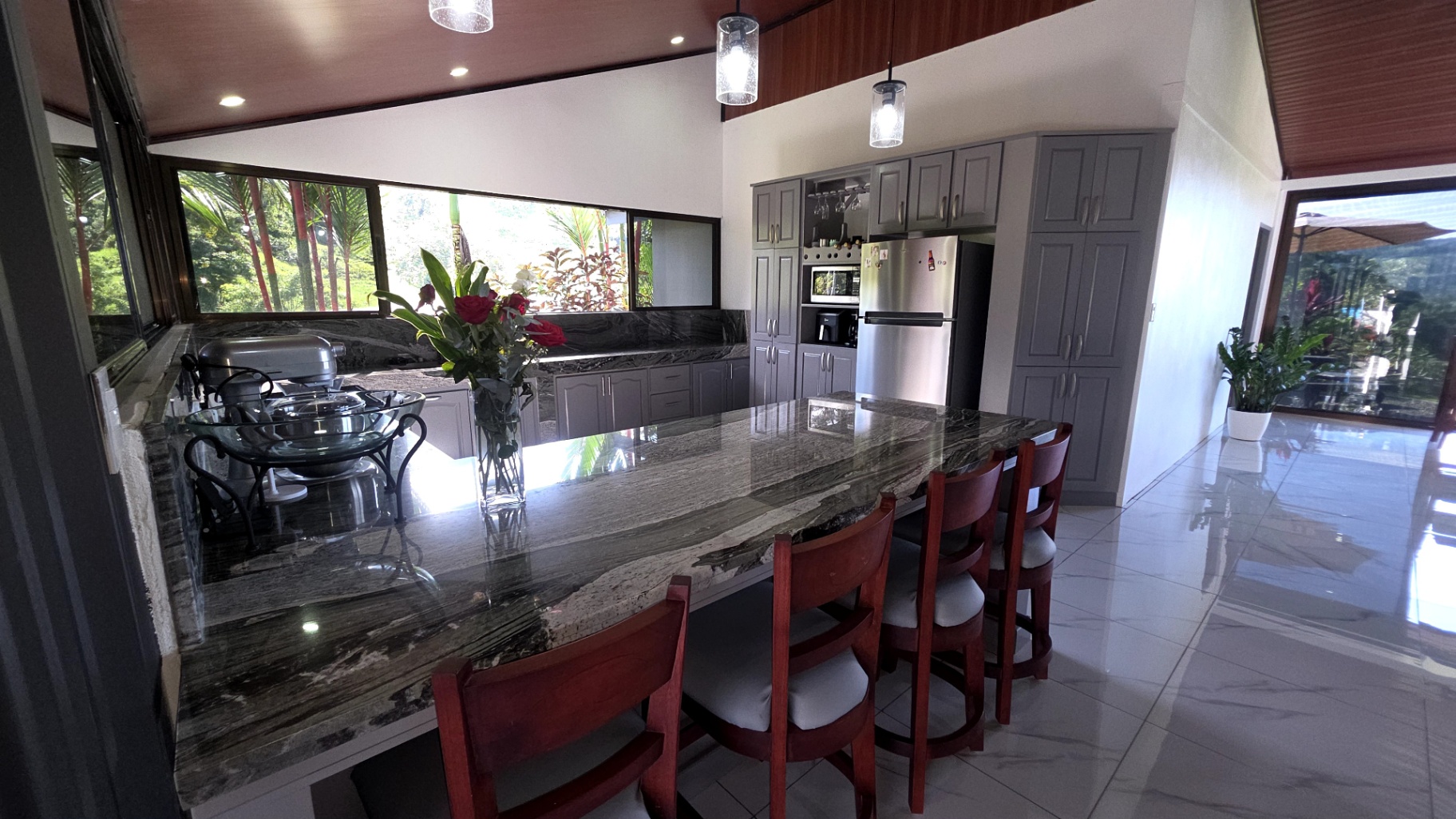 Mountain Peace, Beach Vibe: 15-Acre Paradise!