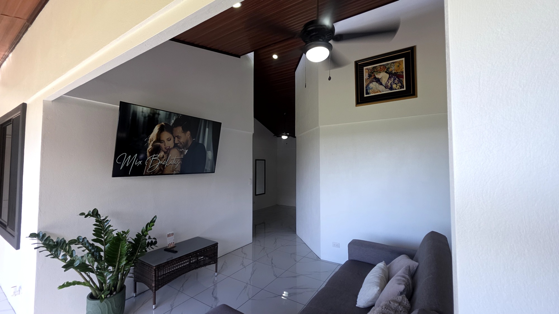 Mountain Peace, Beach Vibe: 15-Acre Paradise!